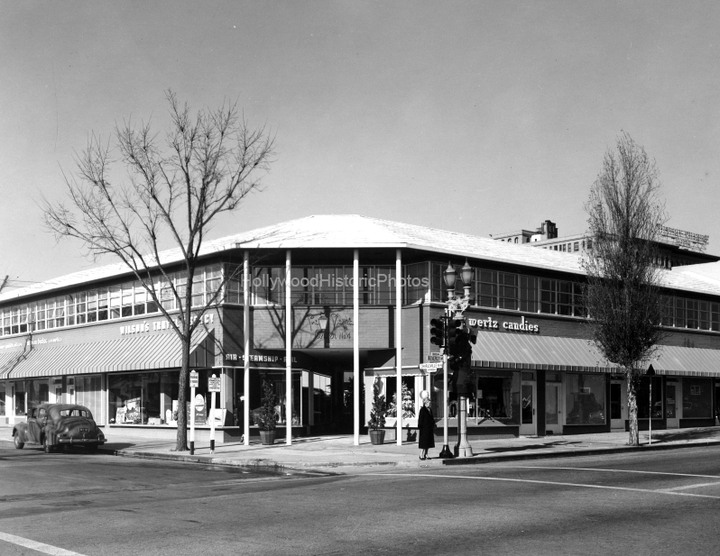 Beverly Hills 1954 Four Corners Bldg. at So. Beverly Dr. and Charleville wm.jpg